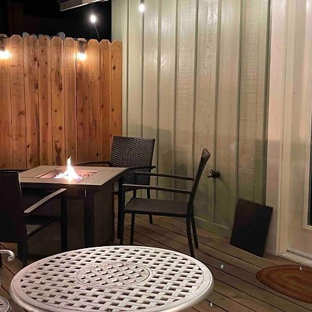 #3 Cottage Like Suite With Private Hot Tub ベース・レイク エクステリア 写真